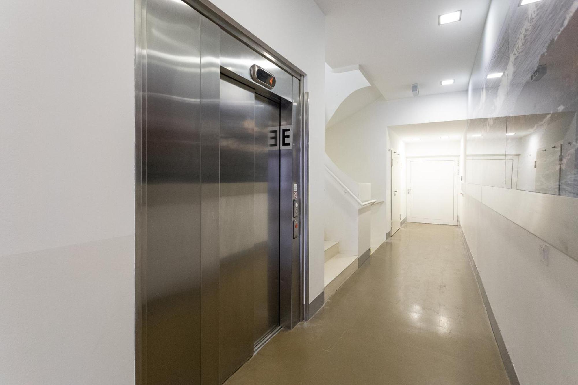 Private Room With Ac- Microwave, Personal Fridge & Metro Access - 7 Min To Center Wien Eksteriør billede