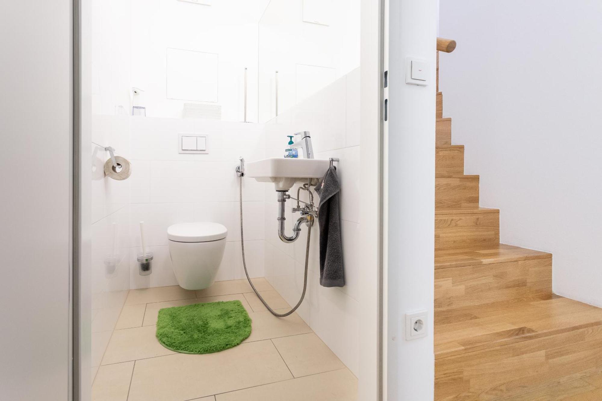 Private Room With Ac- Microwave, Personal Fridge & Metro Access - 7 Min To Center Wien Eksteriør billede