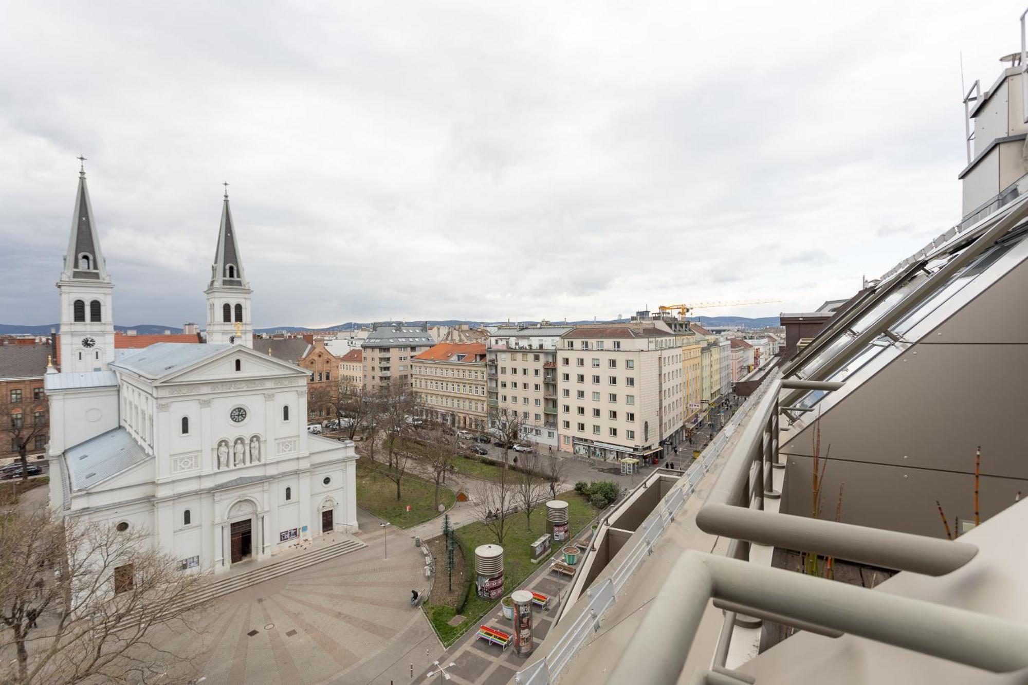 Private Room With Ac- Microwave, Personal Fridge & Metro Access - 7 Min To Center Wien Eksteriør billede