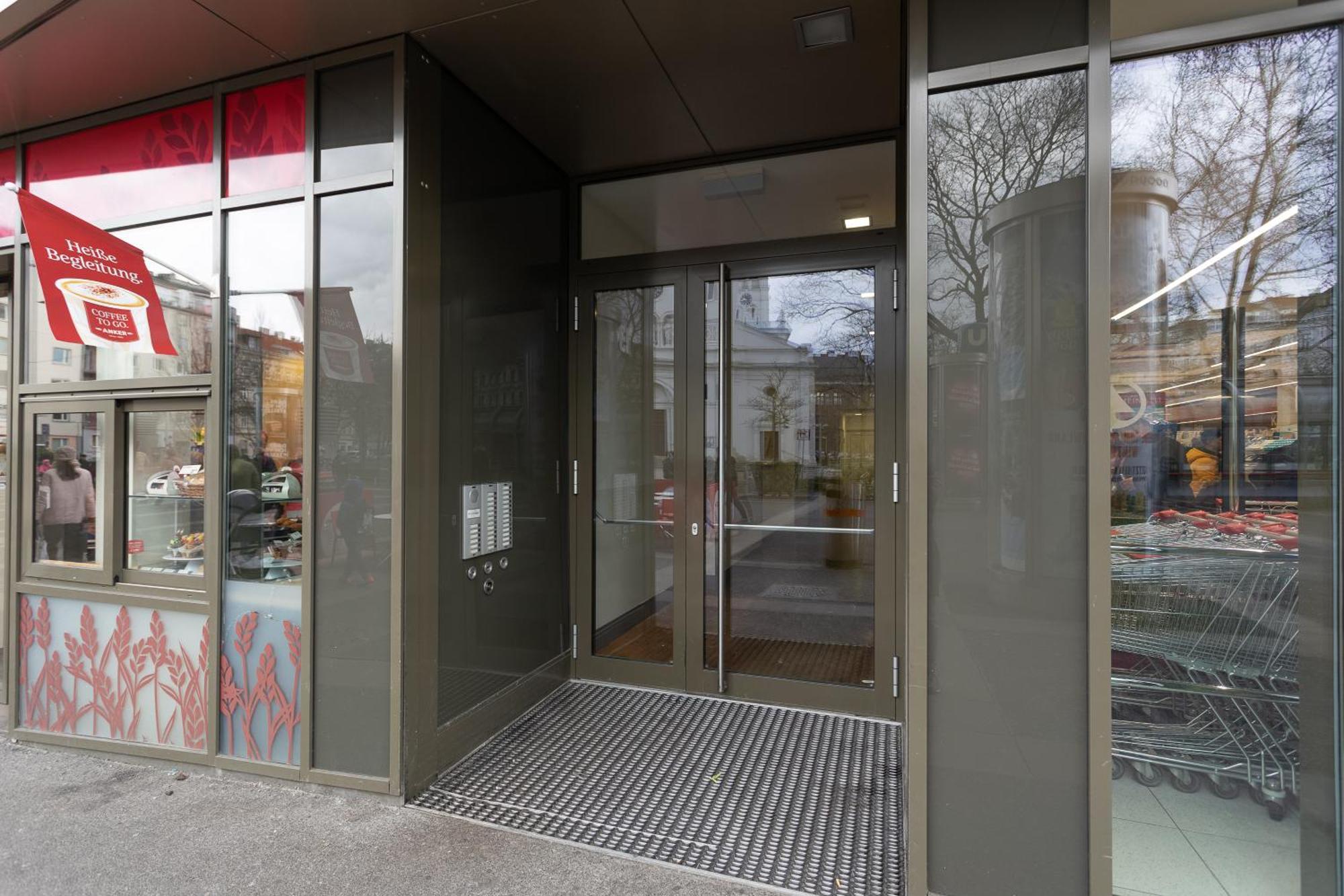 Private Room With Ac- Microwave, Personal Fridge & Metro Access - 7 Min To Center Wien Eksteriør billede