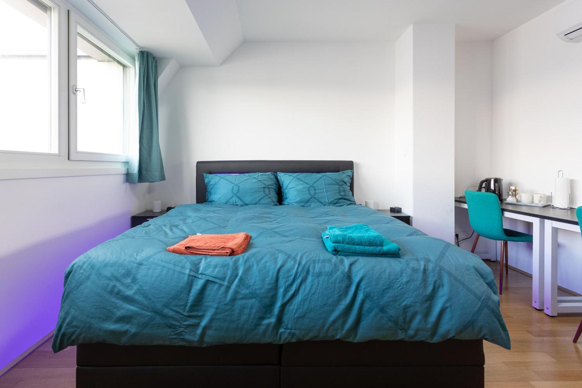 Private Room With Ac- Microwave, Personal Fridge & Metro Access - 7 Min To Center Wien Eksteriør billede
