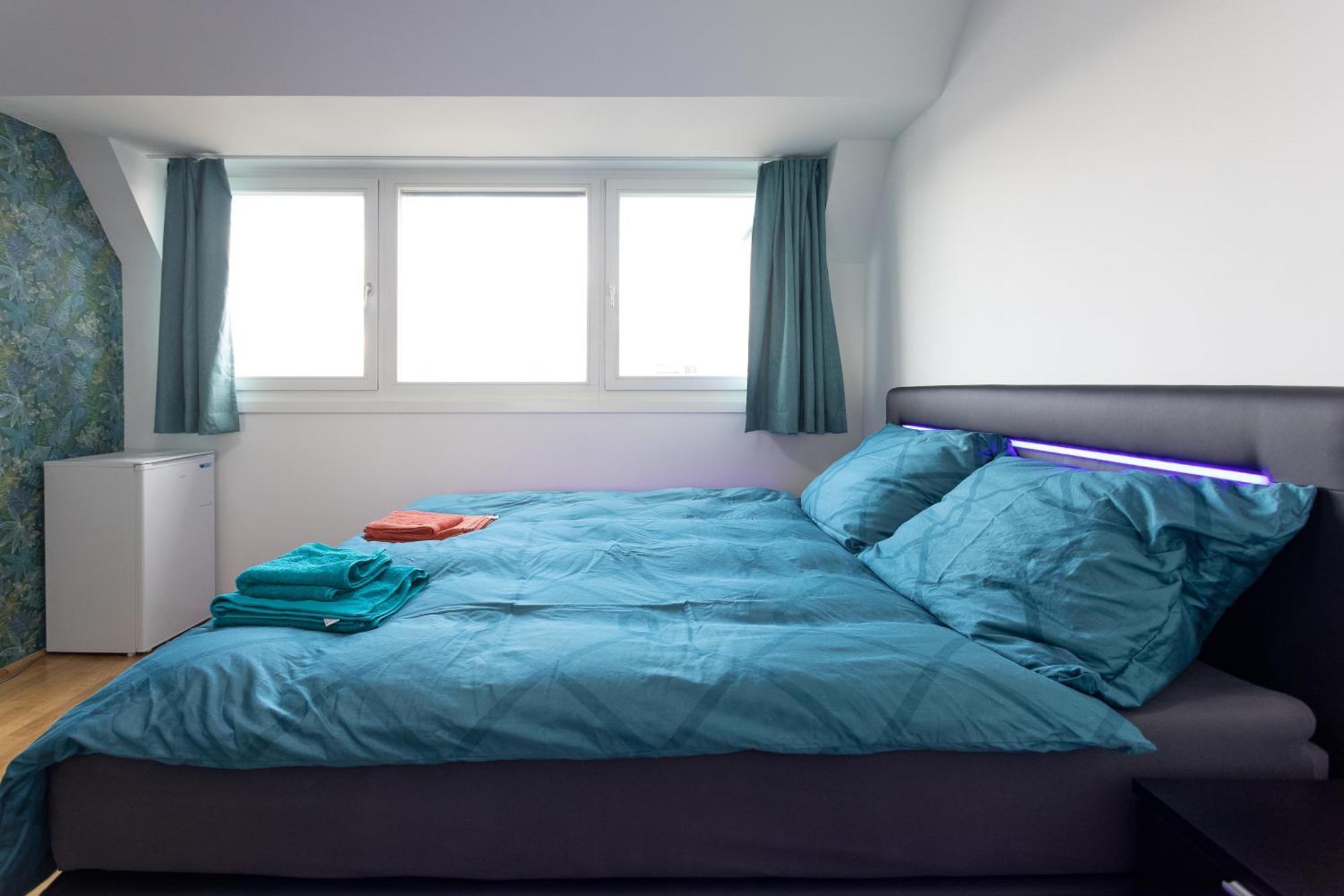 Private Room With Ac- Microwave, Personal Fridge & Metro Access - 7 Min To Center Wien Eksteriør billede