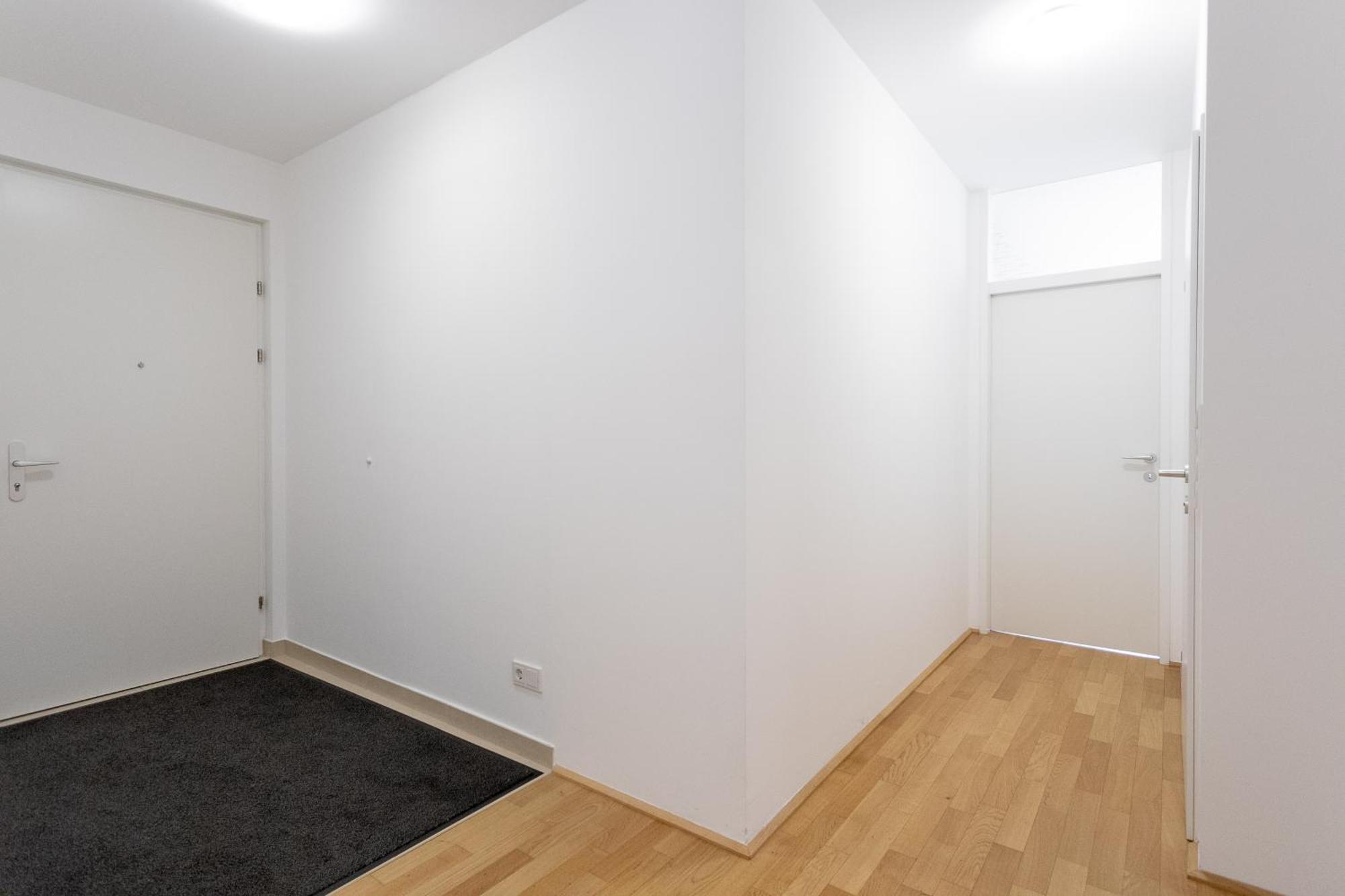 Private Room With Ac- Microwave, Personal Fridge & Metro Access - 7 Min To Center Wien Eksteriør billede