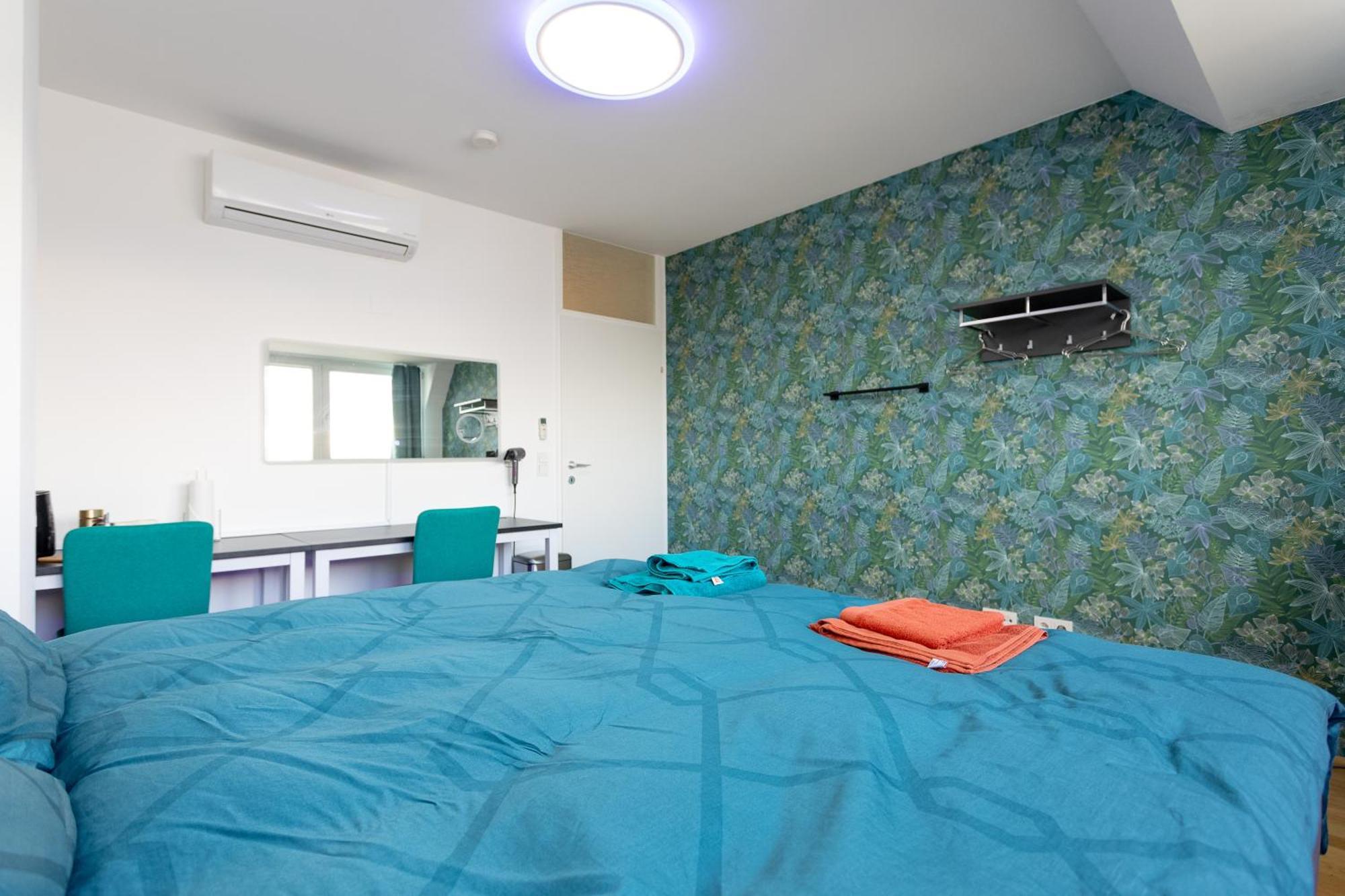 Private Room With Ac- Microwave, Personal Fridge & Metro Access - 7 Min To Center Wien Eksteriør billede