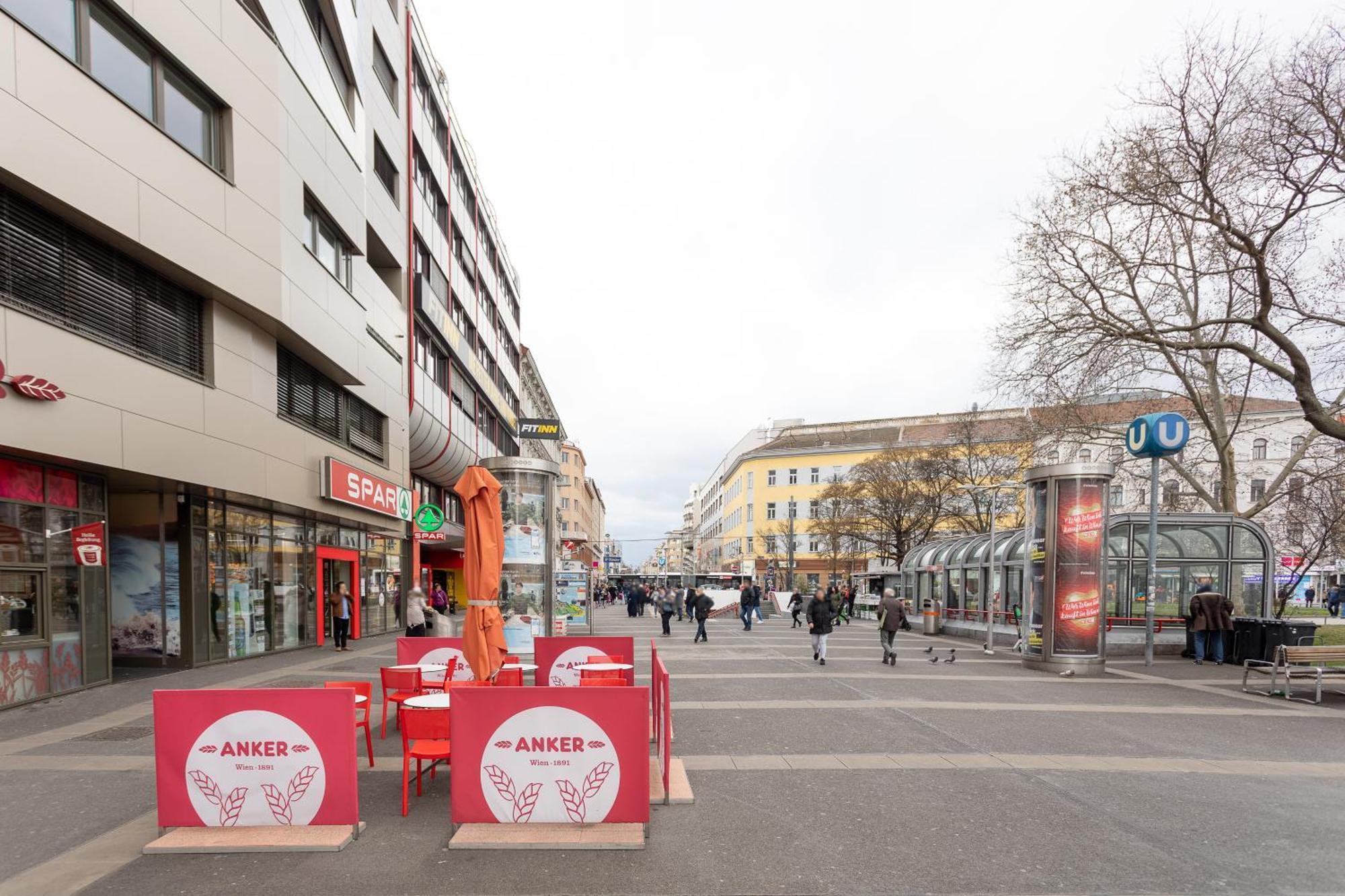 Private Room With Ac- Microwave, Personal Fridge & Metro Access - 7 Min To Center Wien Eksteriør billede